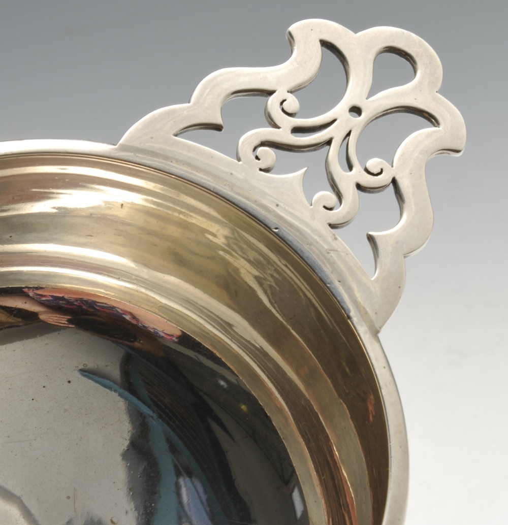 A Canadian silver porringer bowl, with an engraved monogram to one side and having a single scroll - Image 4 of 6