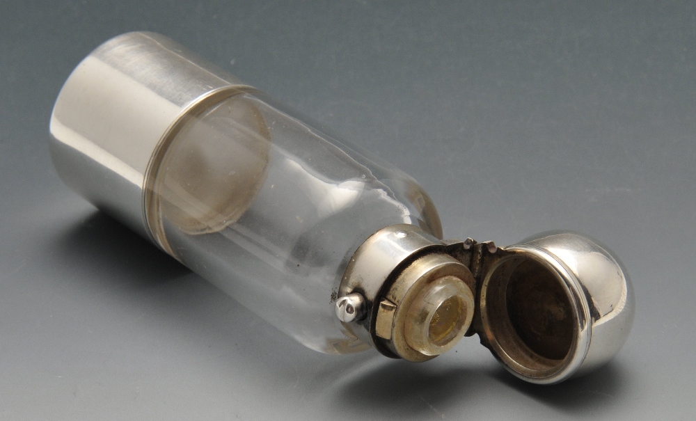 A Victorian combination scent bottle and sovereign holder, the clear glass cylindrical body with - Image 5 of 5