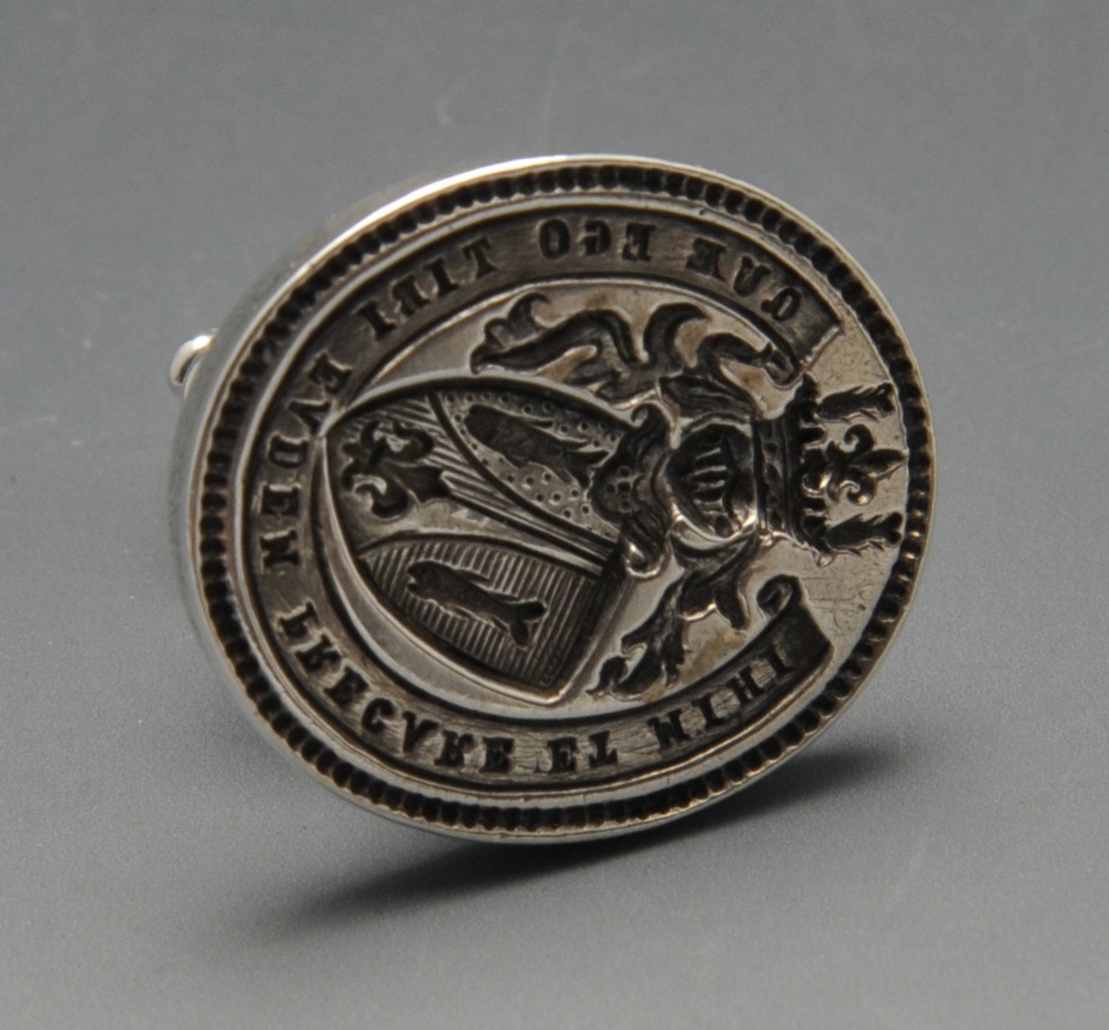 A George III silver seal fob, the oval matrix with armorial and motto rising to the scroll terminal. - Image 2 of 3