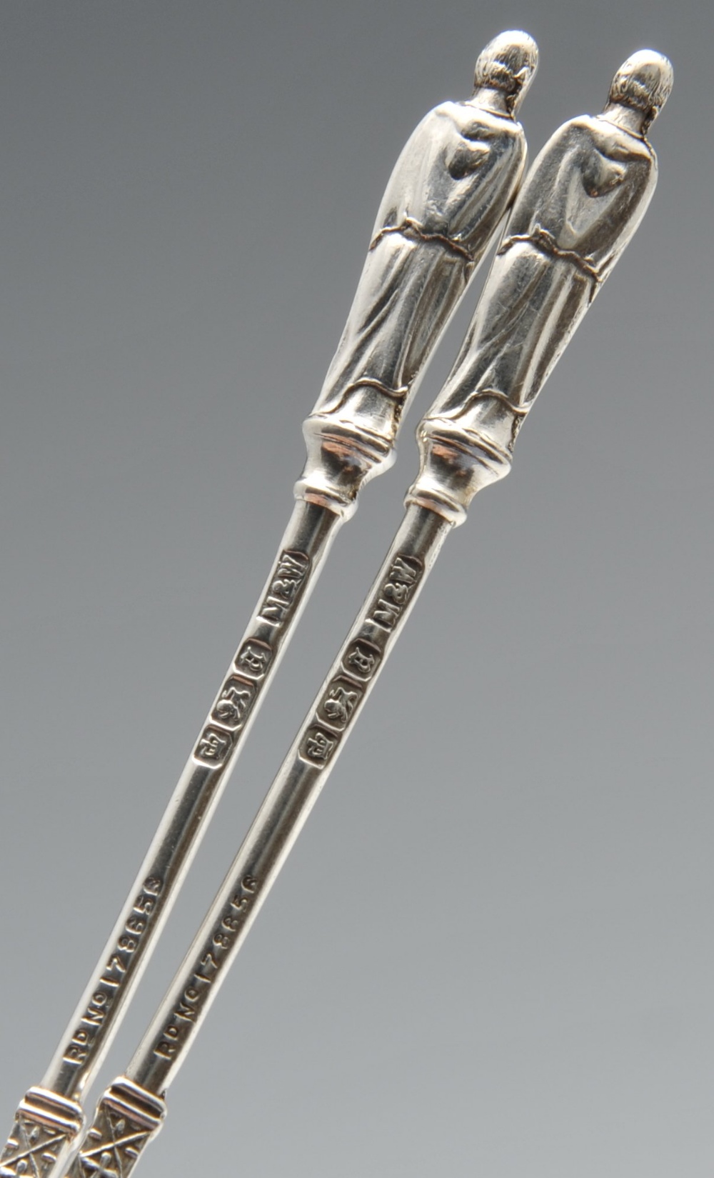 A cased set of six late Victorian silver spoons and sugar tongs having apostle terminals and foliate - Image 2 of 7