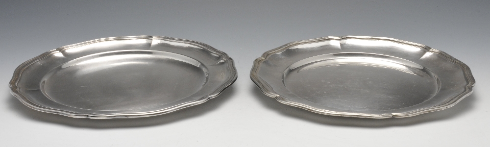 A mid-twentieth century Italian silver platter of circular form with applied and scrolled rim to a - Image 5 of 7