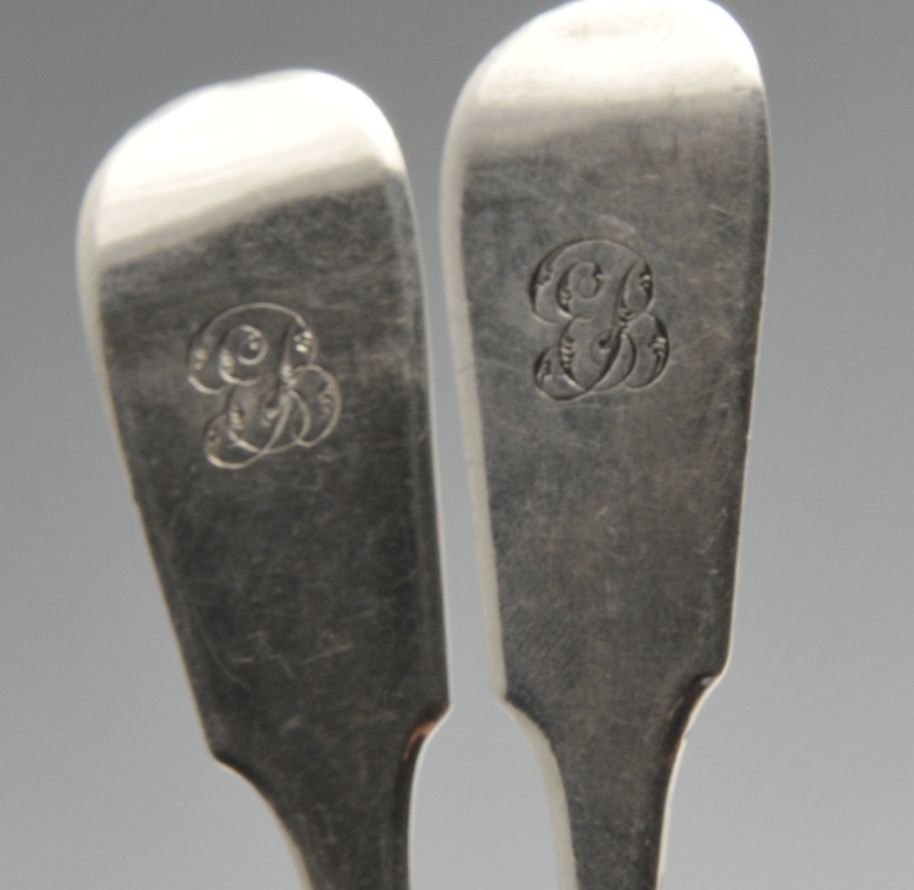 A set of six mid-Victorian Scottish silver Fiddle pattern teaspoons, having initialled terminals. - Image 3 of 6