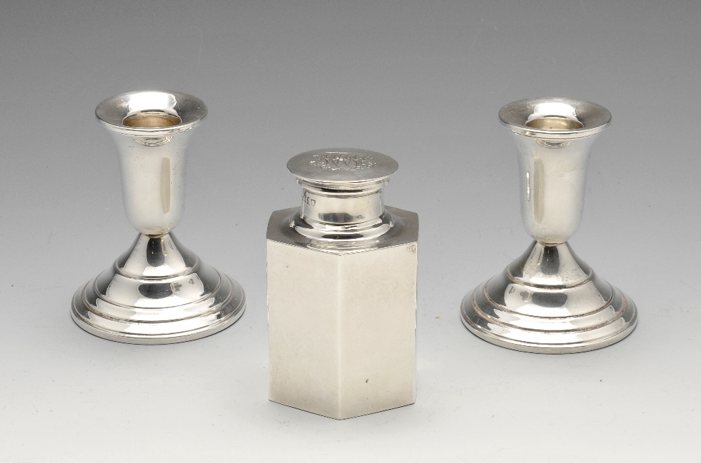An Edwardian silver tea caddy, of plain hexagonal form having engraved initials to the removable