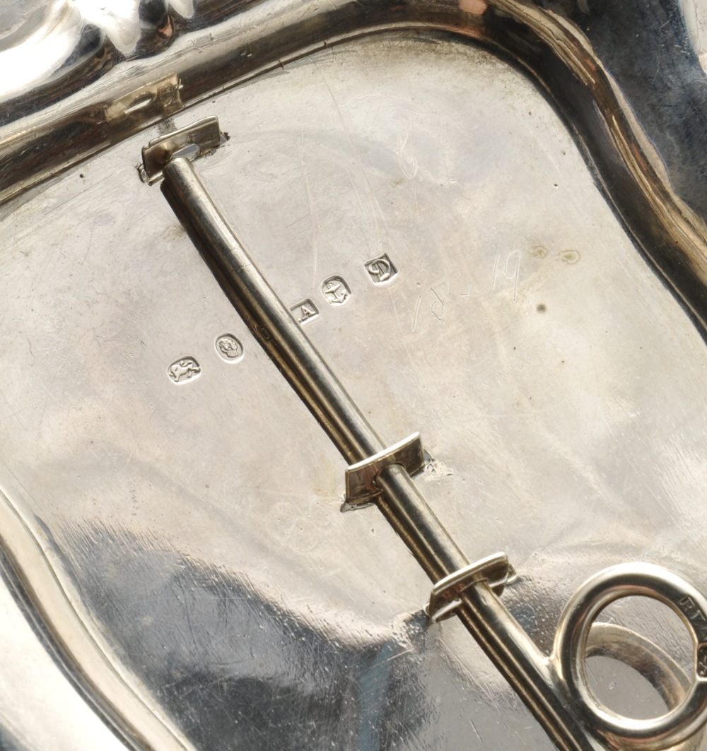 An early Victorian silver desk ink stand, the shaped base having shell moulded and reeded rim - Image 2 of 5