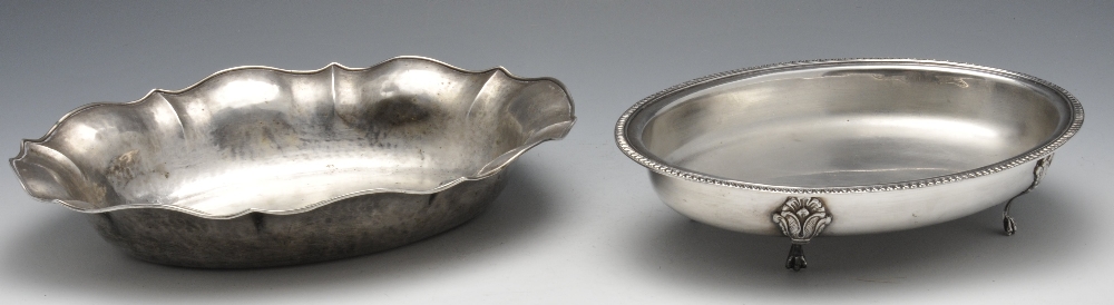 A mid-twentieth century Italian silver fruit dish of hammered oval form with lobed sides and - Image 8 of 14