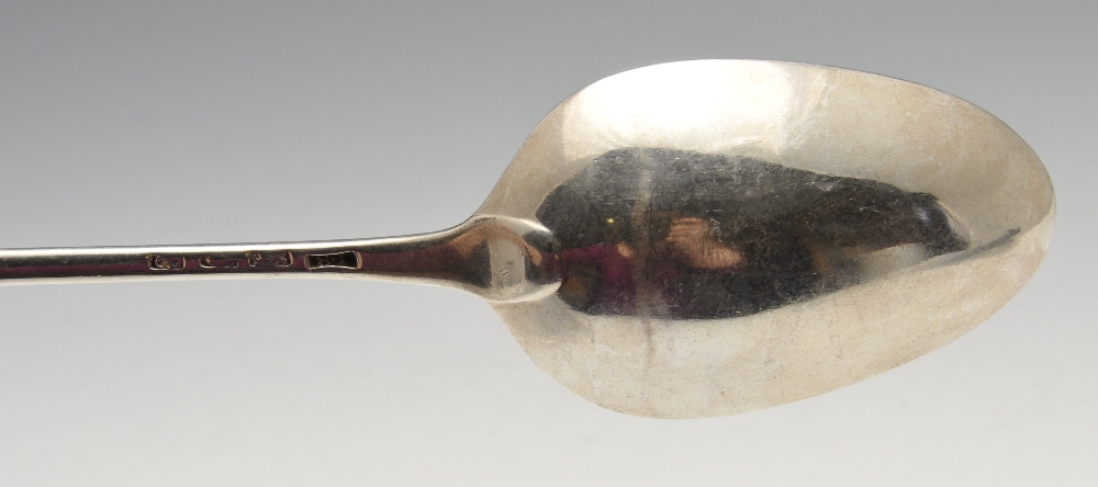 A George III silver Old English pattern basting spoon. Hallmarked John Spackman II, London 1778. - Image 5 of 6