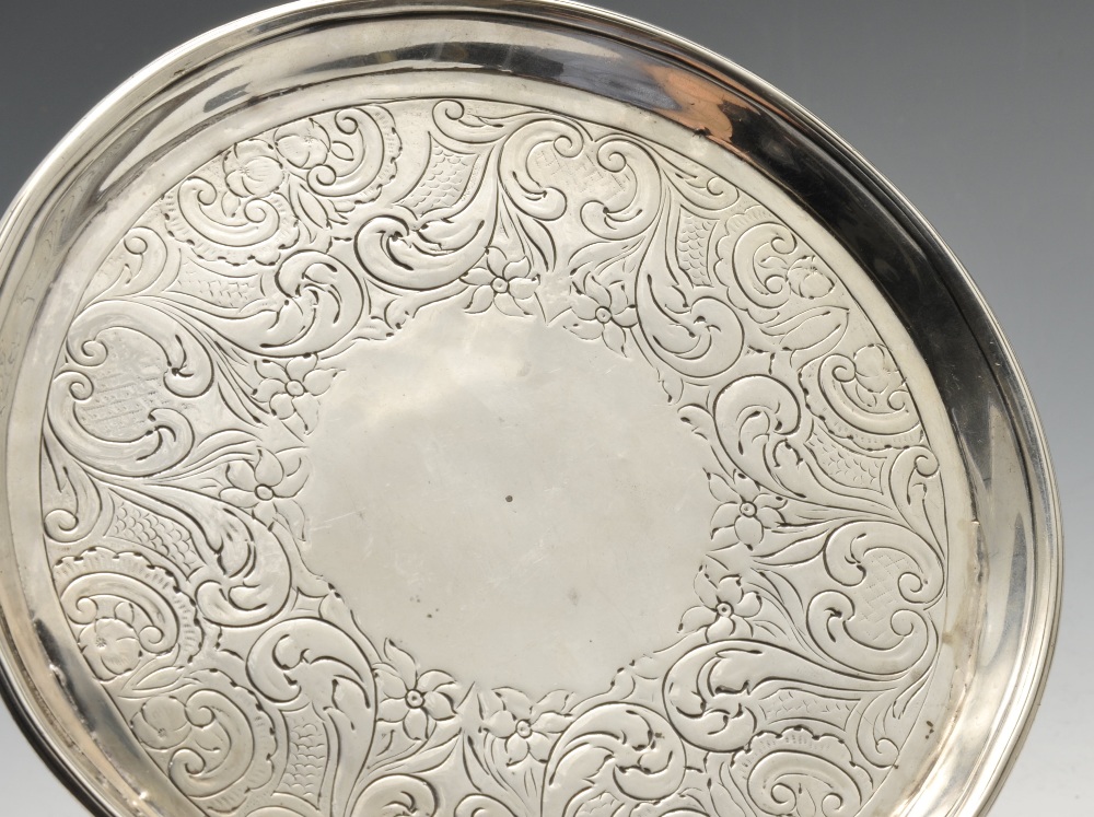 A George III silver waiter, the circular form with floral scroll surround to the vacant cartouche - Image 4 of 5