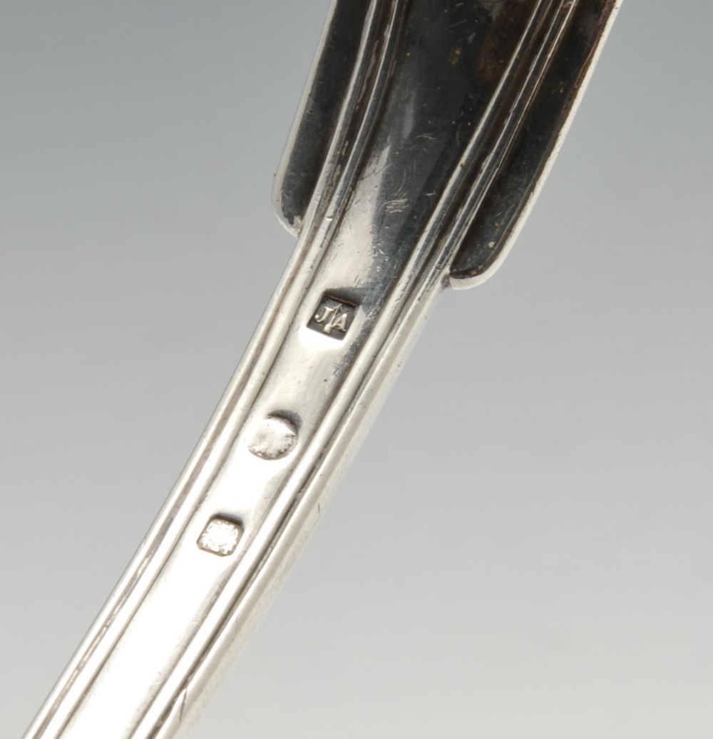 A George IV silver Fiddle pattern fish slice with crested terminal, hallmarked William, Charles & - Image 3 of 14