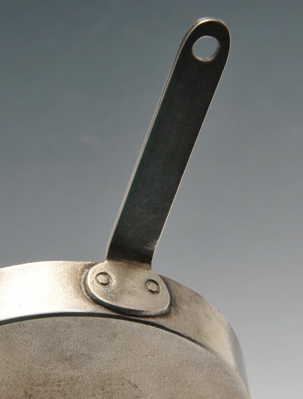 A late nineteenth century Russian toy or miniature silver frying pan. St. Petersburg combined - Image 4 of 4