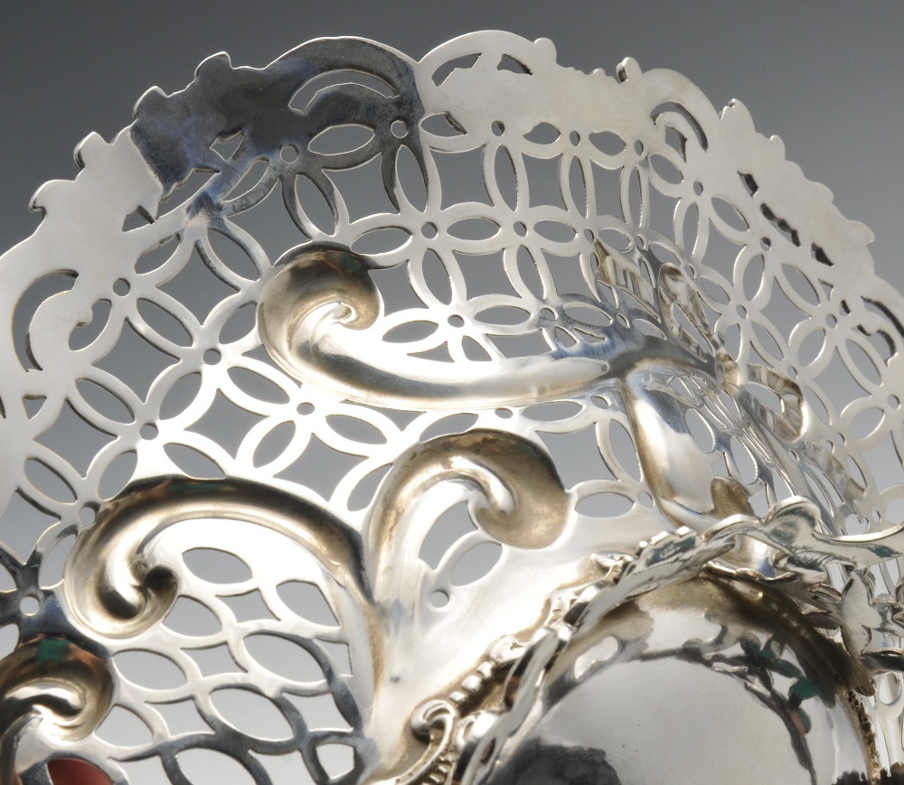 A late Victorian silver basket, of lobed form having foliate rim and wide pierced border detailed - Image 3 of 5