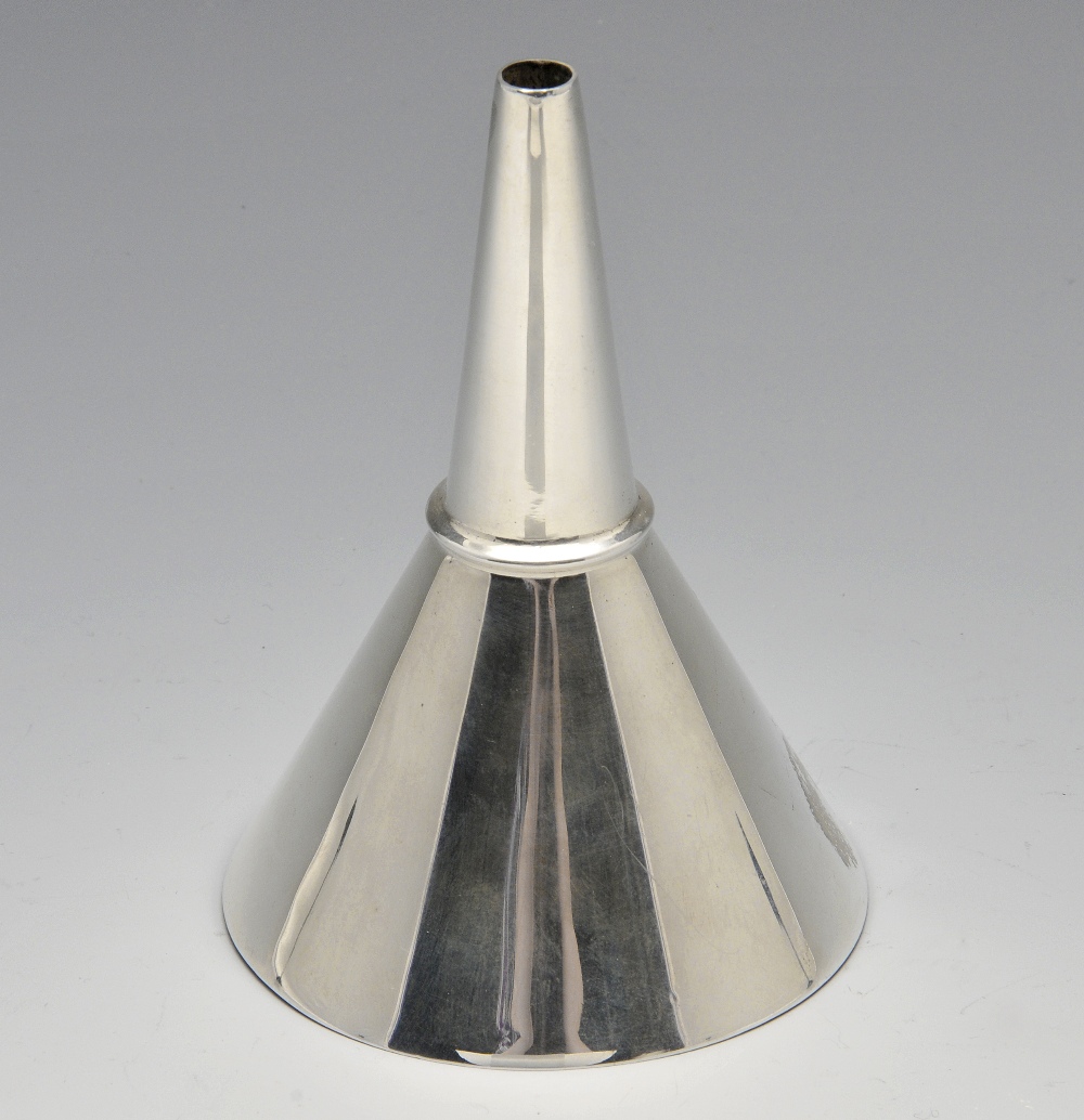 A William IV silver wine funnel, of plain conical form with moulded girdle detail. Hallmarked Mary