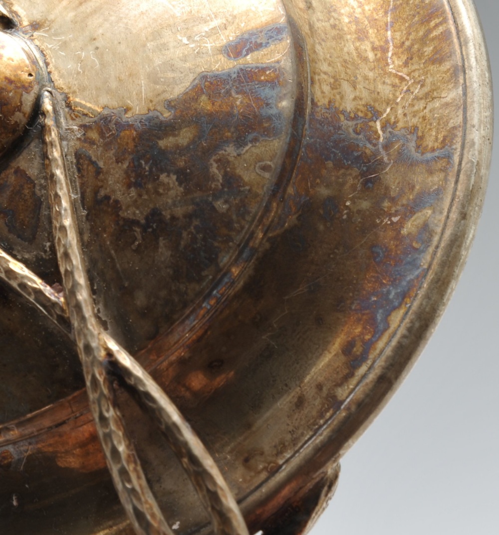 An Edwardian small silver tazza dish of circular form with entwined serpent handles, hallmarked - Image 5 of 10