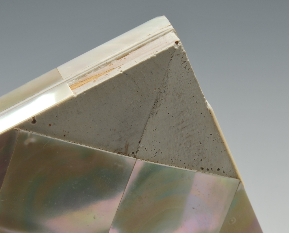 A mother-of-pearl mounted visiting card case, having lozenge panels with florally engraved metal - Image 5 of 5
