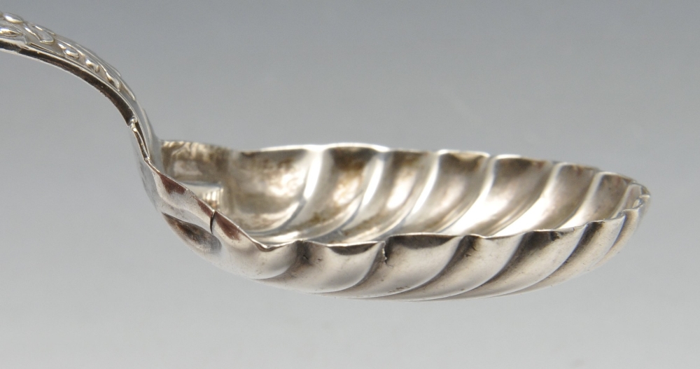 A William IV silver caddy spoon, in King's pattern with shell bowl, hallmarked Newcastle 1837 with - Image 6 of 11