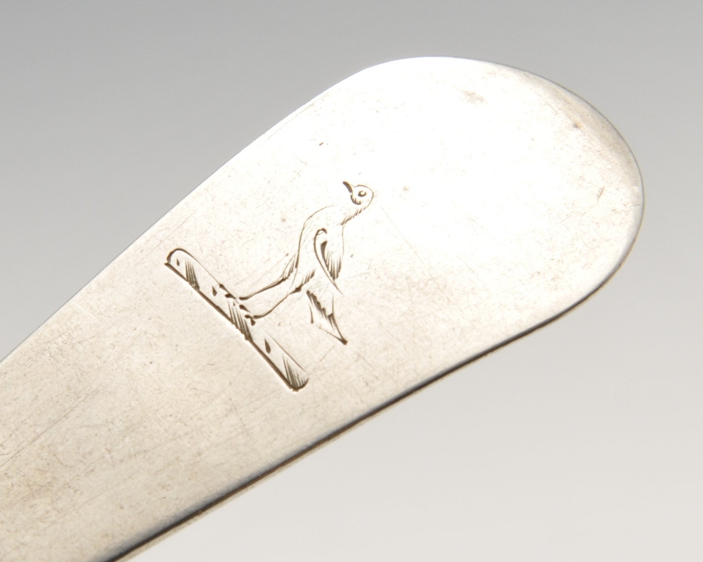 An early nineteenth century Irish provincial silver table spoon with crested terminal. Struck once - Image 3 of 6