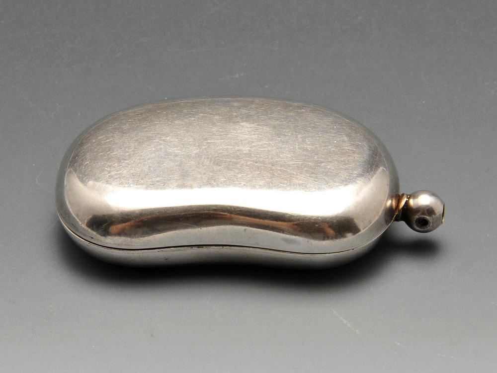An early twentieth century double sovereign case of plain kidney form, the hinged case opening to