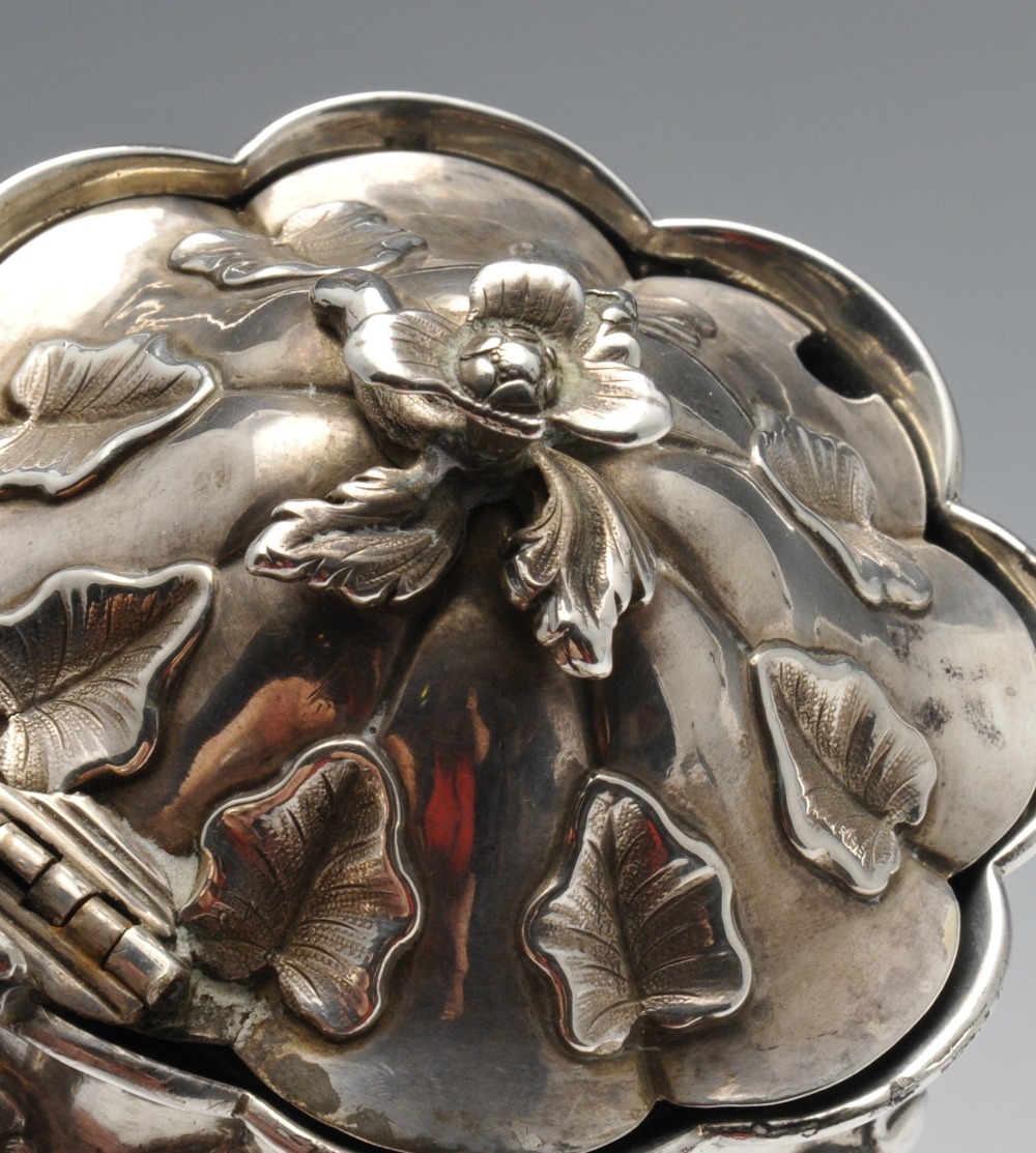 A William IV silver mustard pot of bulbous form to a footed base with petal rim, decorated - Image 4 of 6