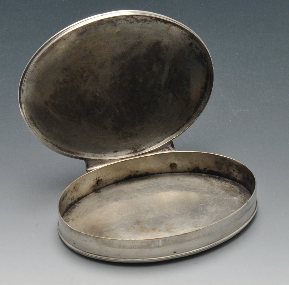 An oval snuff box, probably eighteenth century, the plain slim form with engraved monogram to both - Image 2 of 3