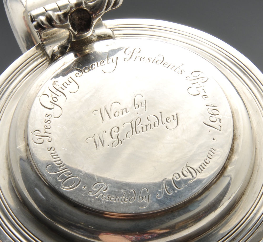 A 1930's silver tankard of seventeenth century style, the hinged cover with presentation - Image 5 of 5