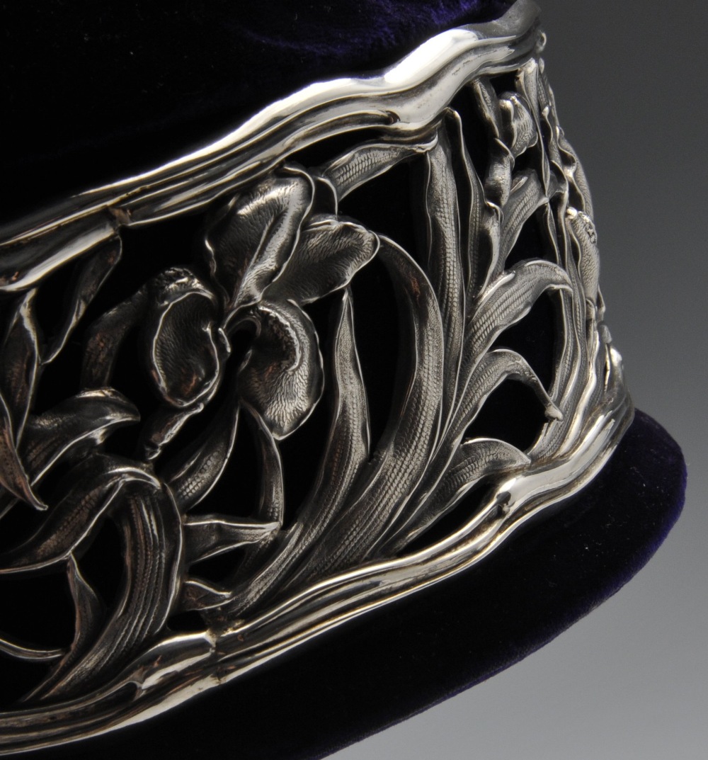 An Edwardian Art Nouveau silver mounted jewellery box, the circular velvet covered box with domed - Image 5 of 6