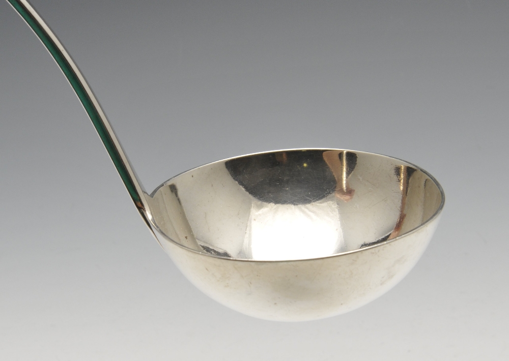 A George III silver Old English pattern soup ladle with crested terminal. Hallmarked Thomas Wilkes - Image 3 of 5