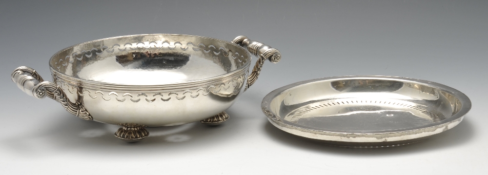 A matched pair of early nineteenth century Irish silver entree dishes, each of circular form with - Image 10 of 12