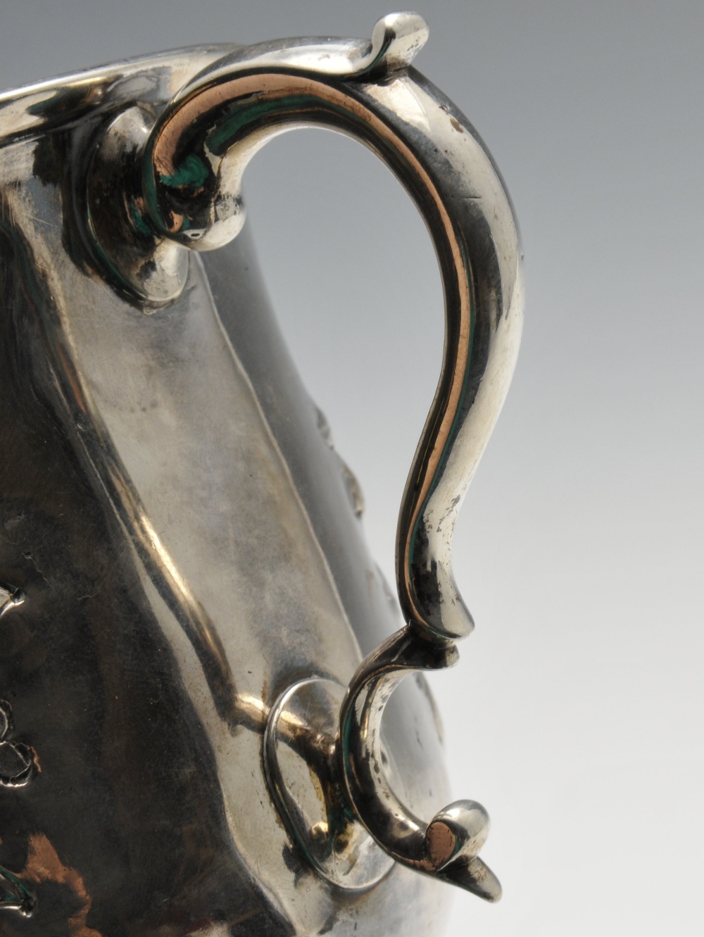 An early George III silver twin-handled cup, the baluster form with dual floral embossed surround to - Image 5 of 5