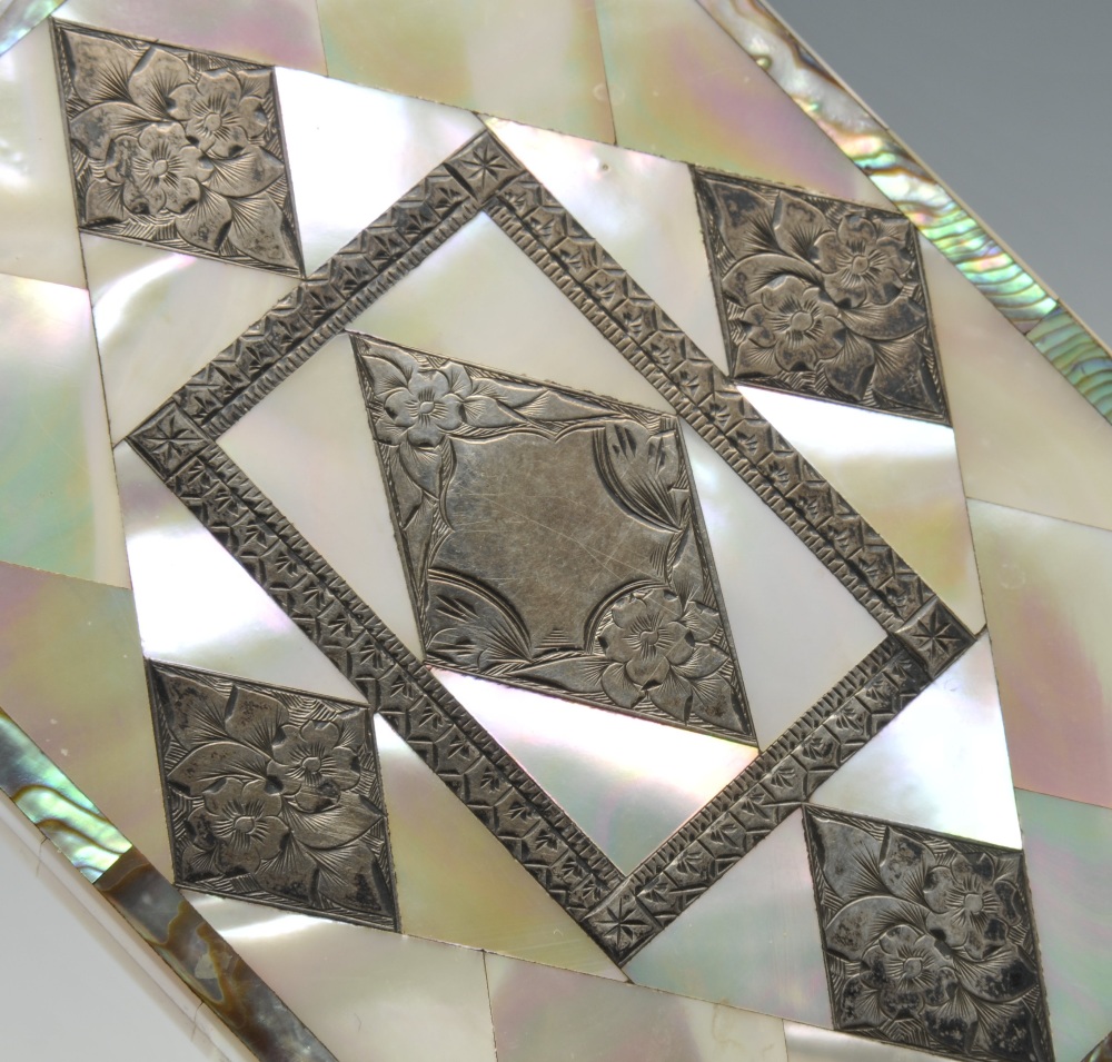 A mother-of-pearl mounted visiting card case, having lozenge panels with florally engraved metal - Image 3 of 5