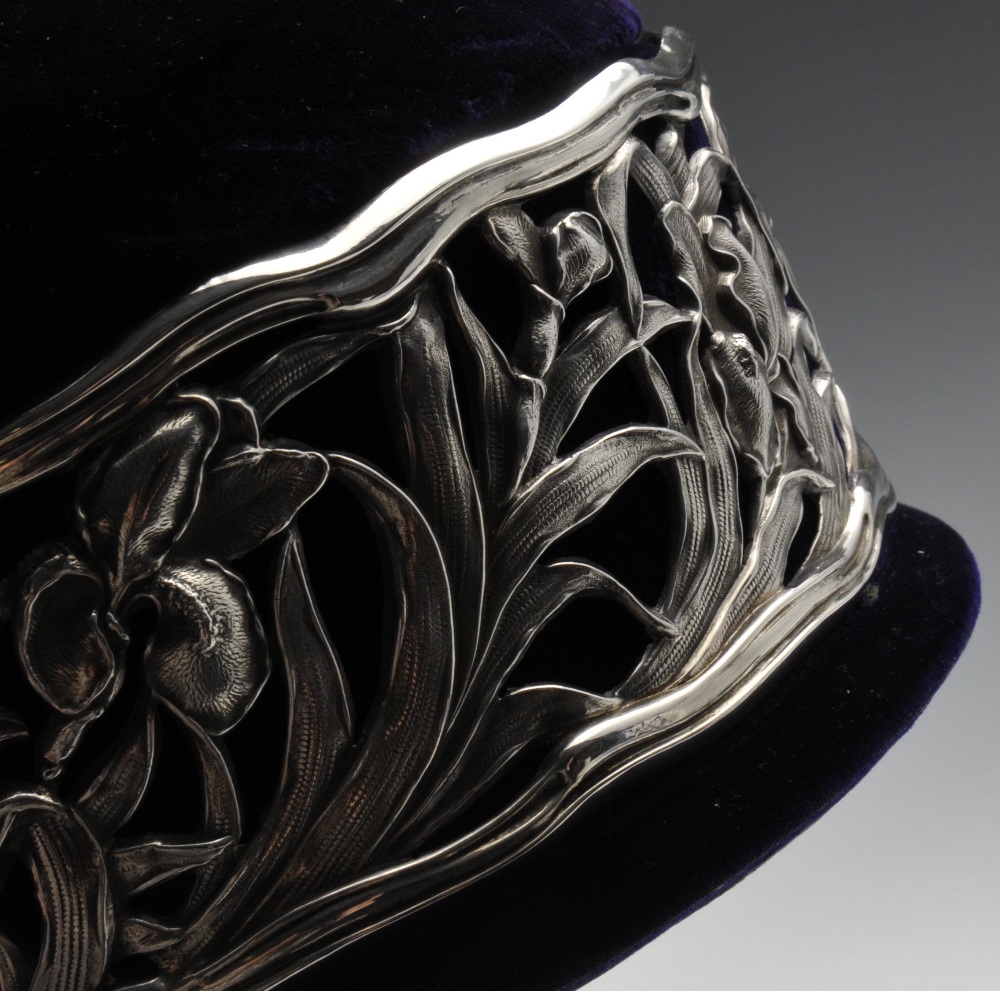 An Edwardian Art Nouveau silver mounted jewellery box, the circular velvet covered box with domed - Image 4 of 6