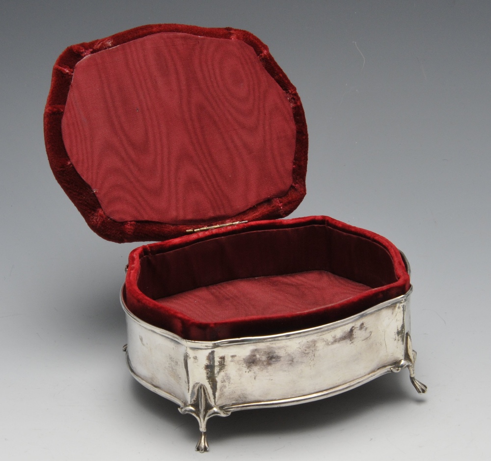 An early twentieth century silver mounted jewellery box of oval scalloped form with red velvet - Image 3 of 4