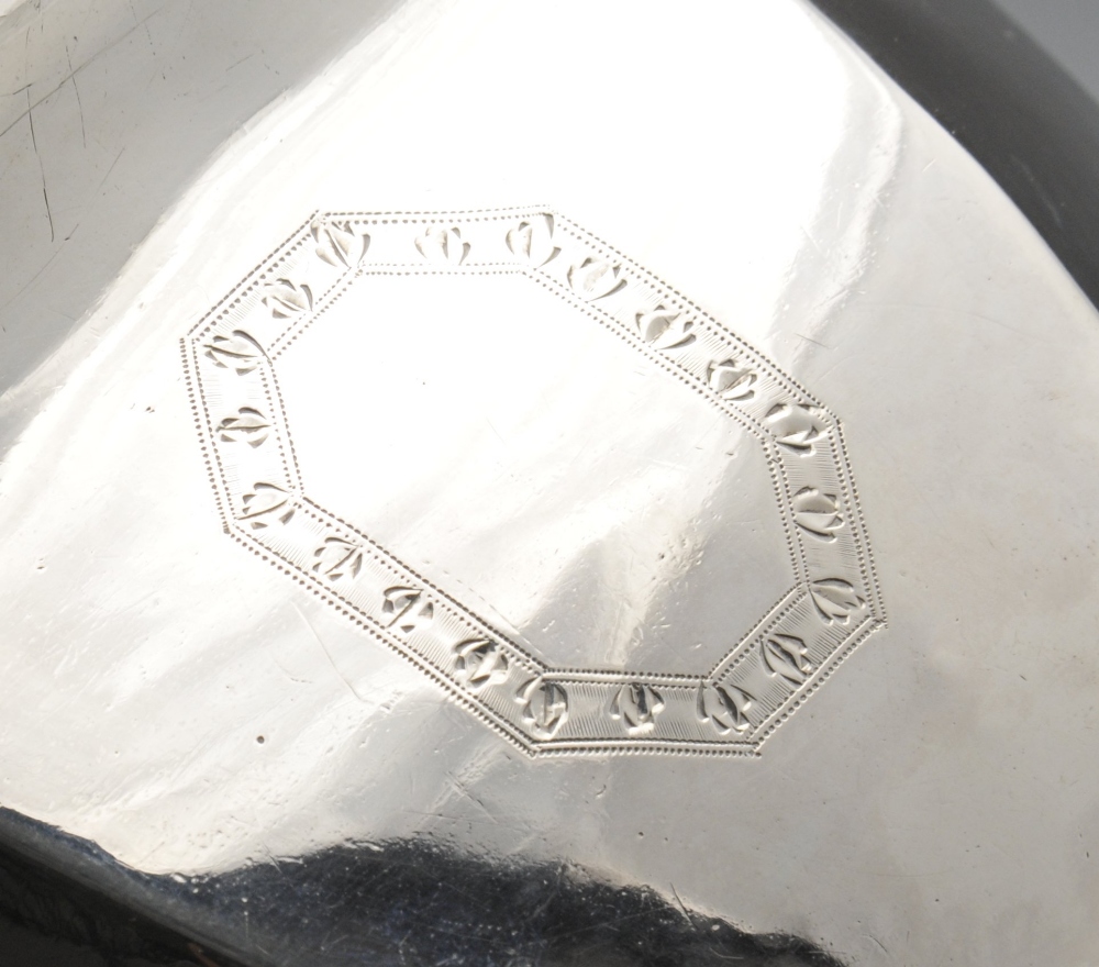 A George III silver swing handle sugar basket, the octagonal sided pedestal form having twin opposed - Image 3 of 4