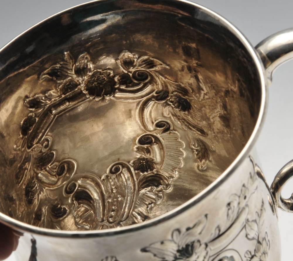 An early George III silver twin-handled cup, the baluster form with dual floral embossed surround to - Image 4 of 5