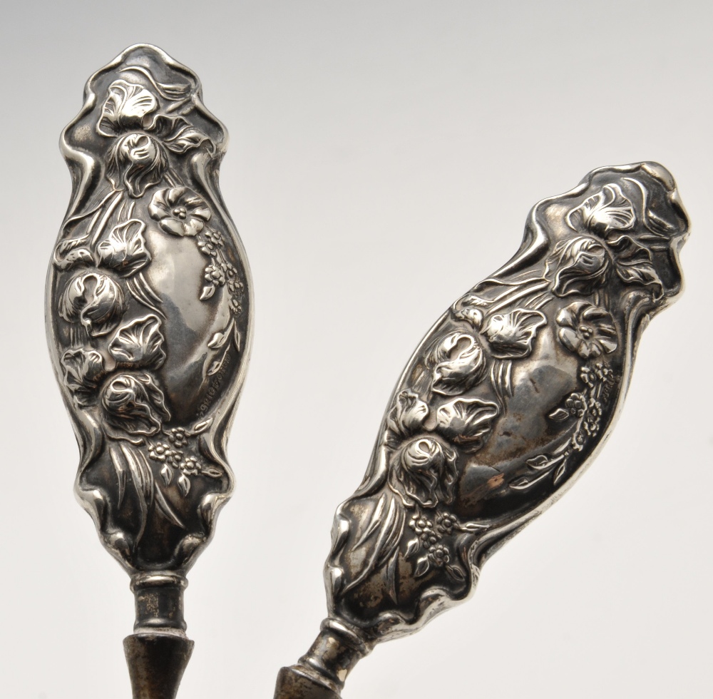 An Art Nouveau silver mounted hand mirror embossed with a stylised image of an angel, hallmarked - Image 14 of 14