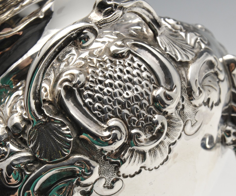 A late Victorian twin-handled silver sauce tureen and cover, of oval form having gadrooned rim and - Image 3 of 7