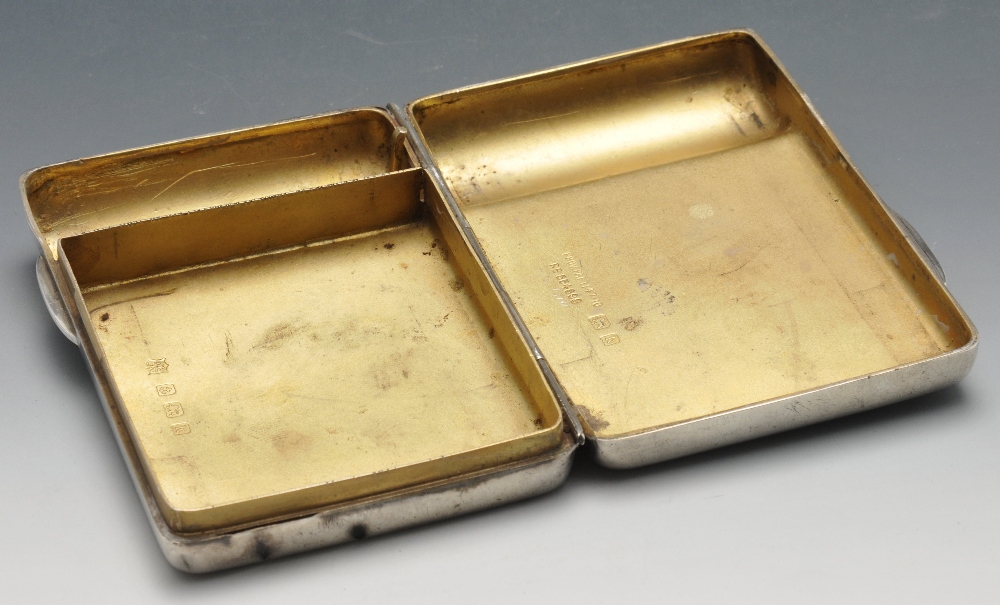 An Edwardian silver combination cigarette case, the plain hinged rectangular body conforming into - Image 2 of 5