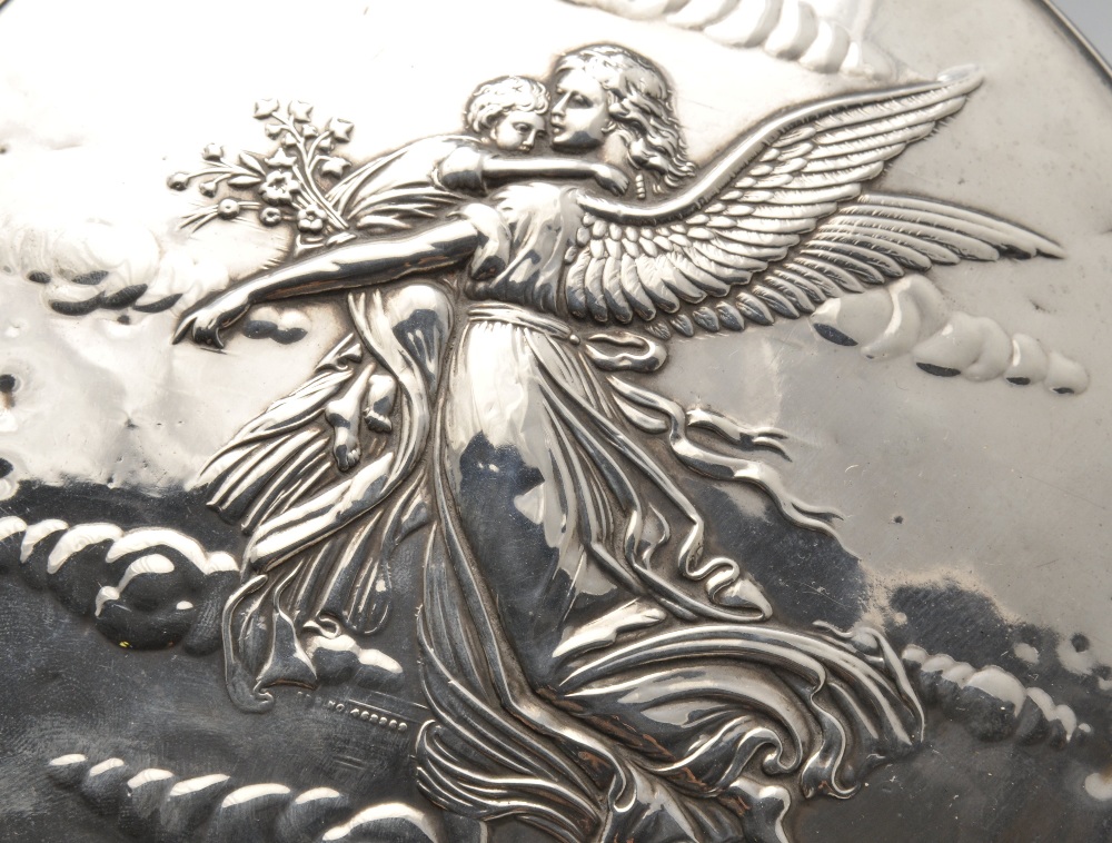 An Art Nouveau silver mounted hand mirror embossed with a stylised image of an angel, hallmarked - Image 8 of 14