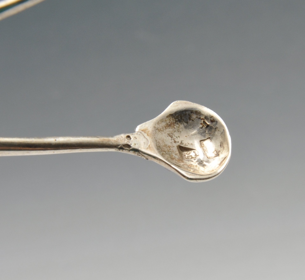 A pair of George III silver scissor action sugar tongs with scrolling body. Lion passant only - Image 2 of 2