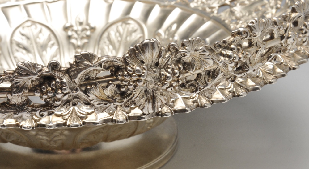 A George IV silver swing handle basket, the circular form fluted and rising to an openwork vine - Image 4 of 6