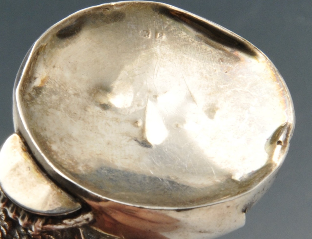 An Edwardian silver novelty menu or place card holder, realistically modelled as an owl. - Image 5 of 5