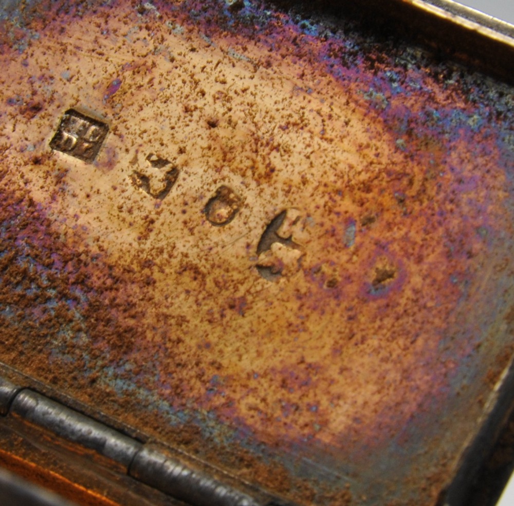 A George III silver snuff box of oval form with oblong hinged opening and applied vacant - Image 3 of 5