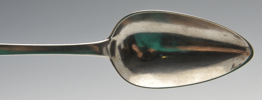 An early nineteenth century Irish provincial silver table spoon with crested terminal. Struck once - Image 6 of 6