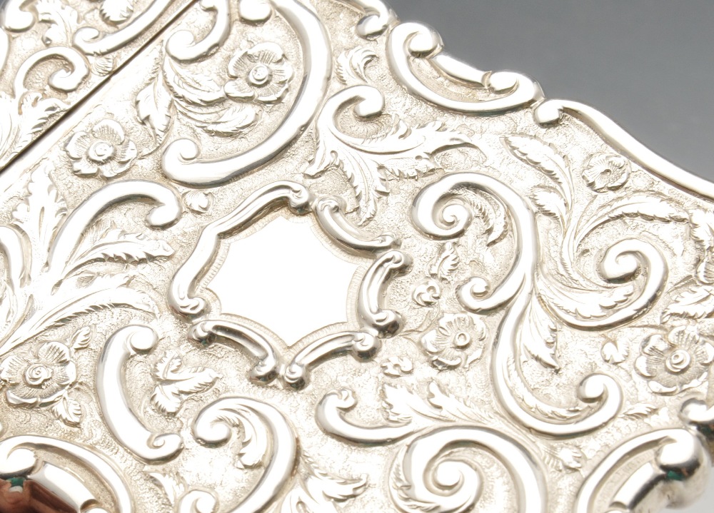 A Victorian silver castletop card case depicting the Scott Memorial within floral scroll surround. - Image 5 of 5