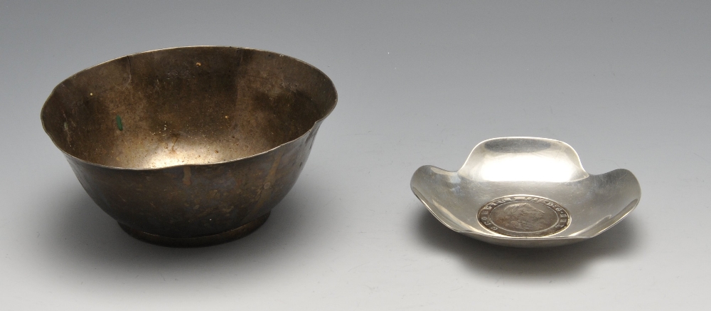 A Victorian silver open salt of cauldron shape with beaded rim above engraved floral swags, - Image 8 of 11