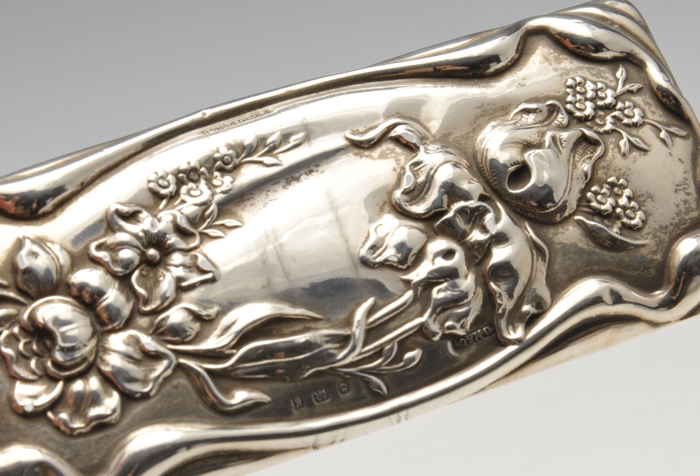 An Art Nouveau silver mounted hand mirror embossed with a stylised image of an angel, hallmarked - Image 10 of 14