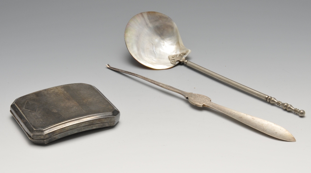 A set of six George V silver teaspoons having scrolling terminals leading to the plain stems, - Image 5 of 5