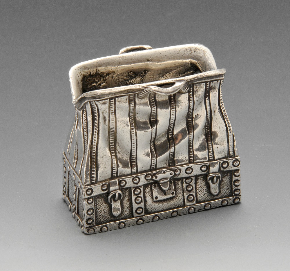 A 1930's novelty silver vesta case modelled as an open Gladstone style bag, striking edge to the