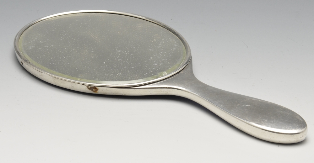 A 1930's silver mounted and enamel part dressing table set, comprising a pair of hair brushes, a - Image 2 of 5