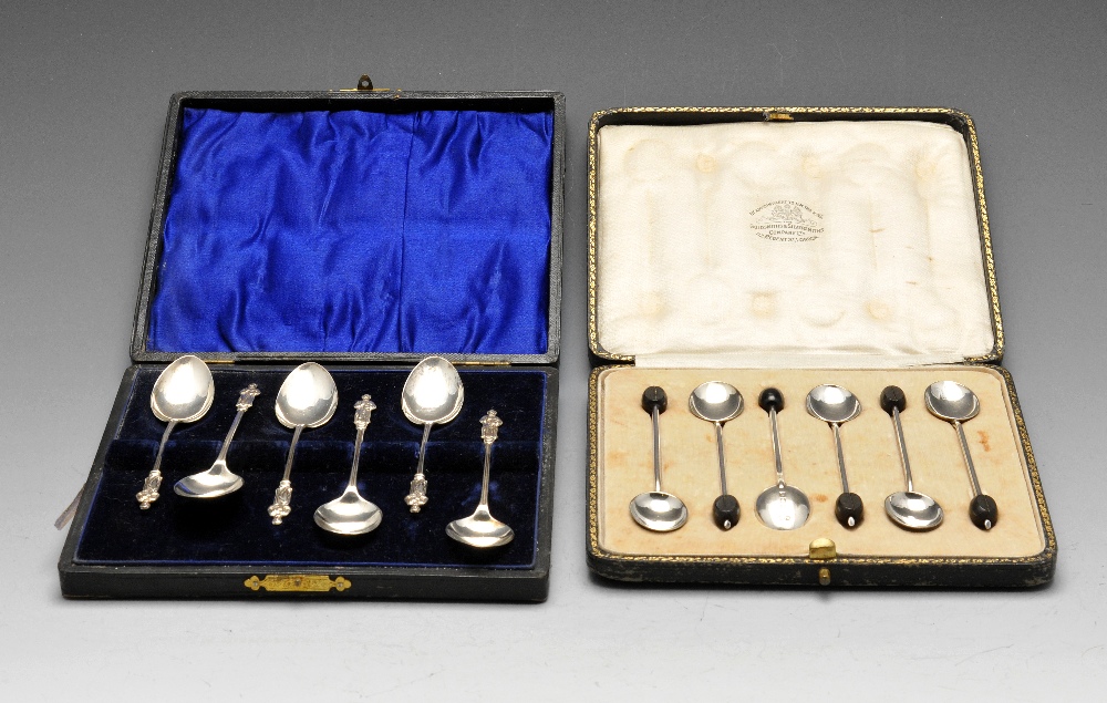 A cased set of six Edwardian silver teaspoons with apostle terminals, hallmarked A J Bailey,