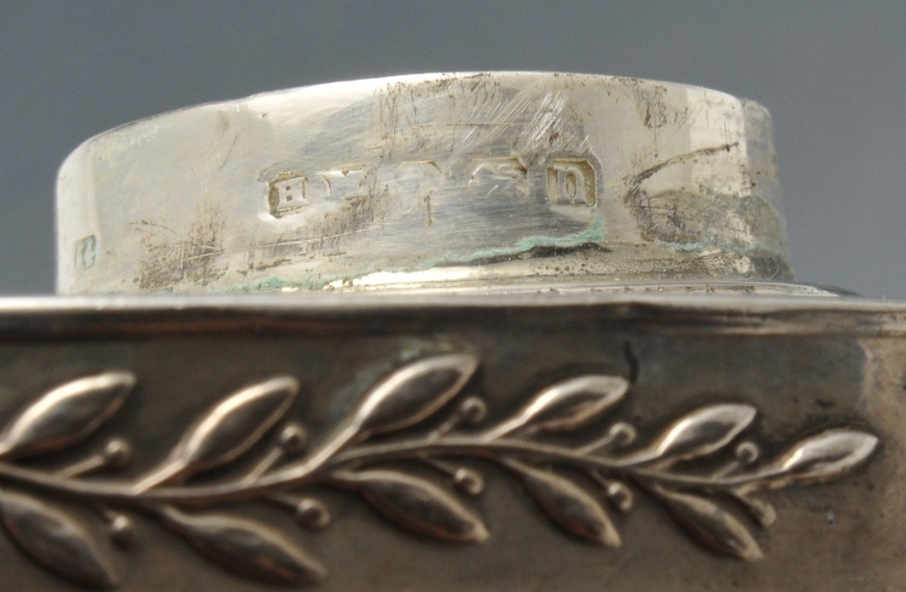 An early twentieth century silver tea caddy of oval form, decorated with a trailing leaf border - Image 3 of 7