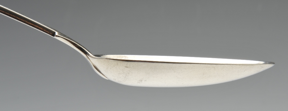 A George IV silver Fiddle pattern fish slice with crested terminal, hallmarked William, Charles & - Image 11 of 14